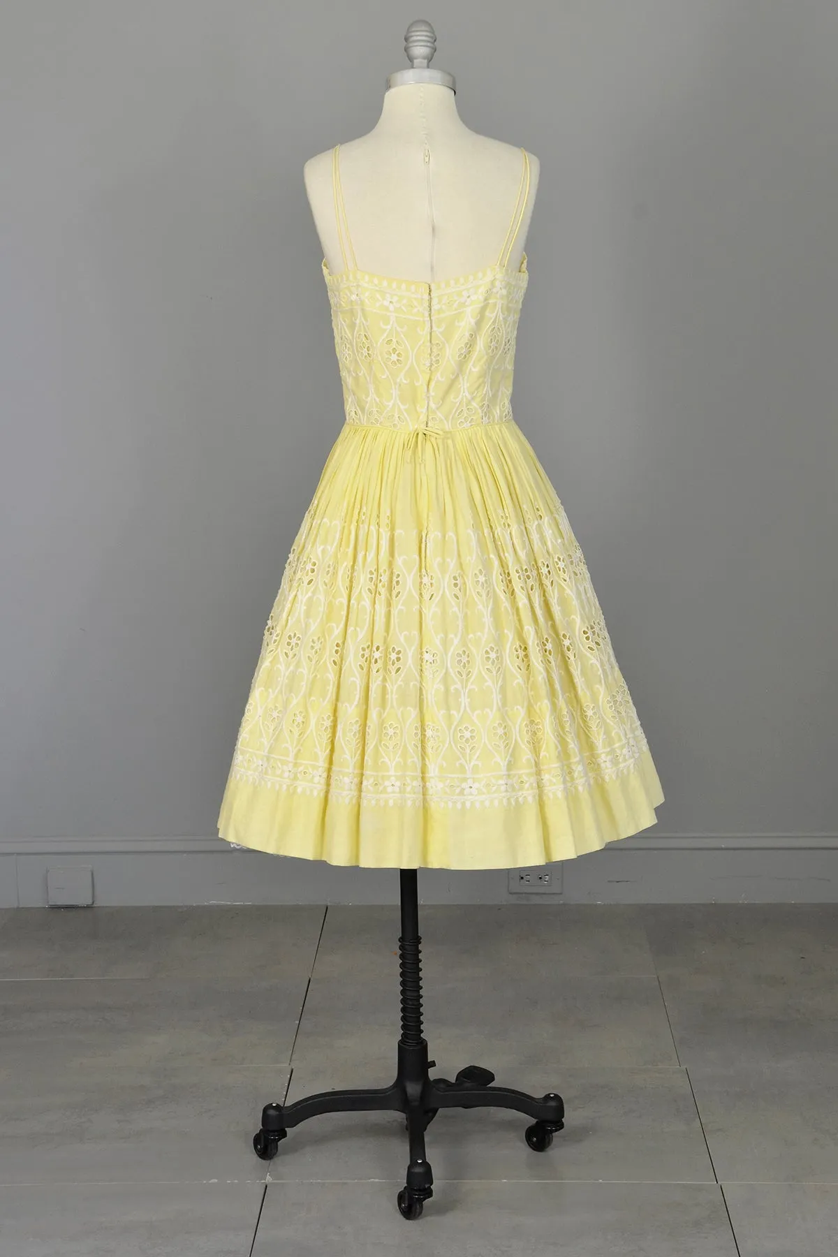 1950s Pale Yellow Embroidered Patio Dress | Pleated Full Skirt | Pinup