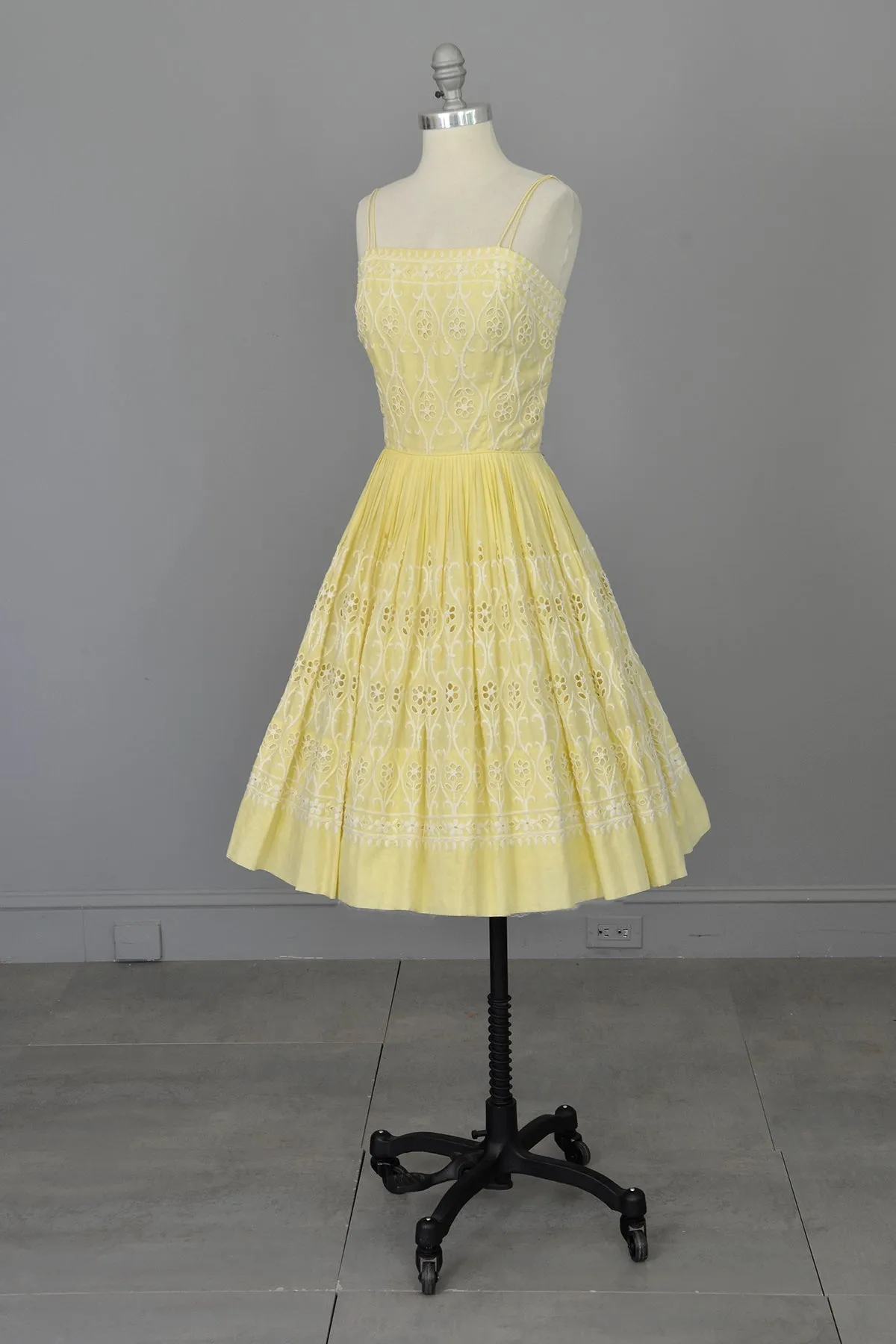 1950s Pale Yellow Embroidered Patio Dress | Pleated Full Skirt | Pinup