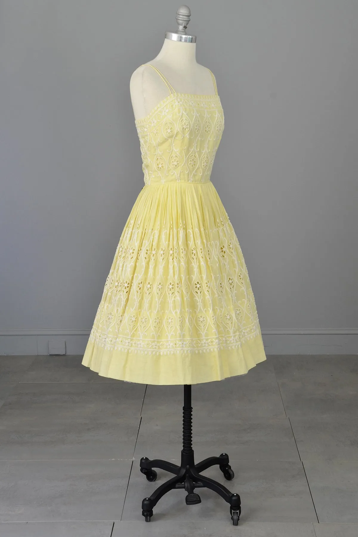 1950s Pale Yellow Embroidered Patio Dress | Pleated Full Skirt | Pinup