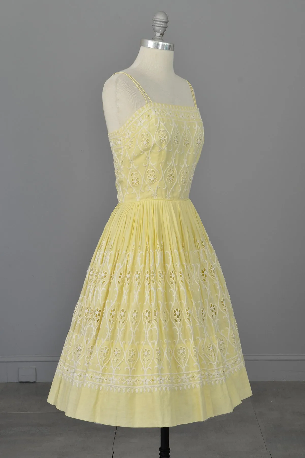 1950s Pale Yellow Embroidered Patio Dress | Pleated Full Skirt | Pinup