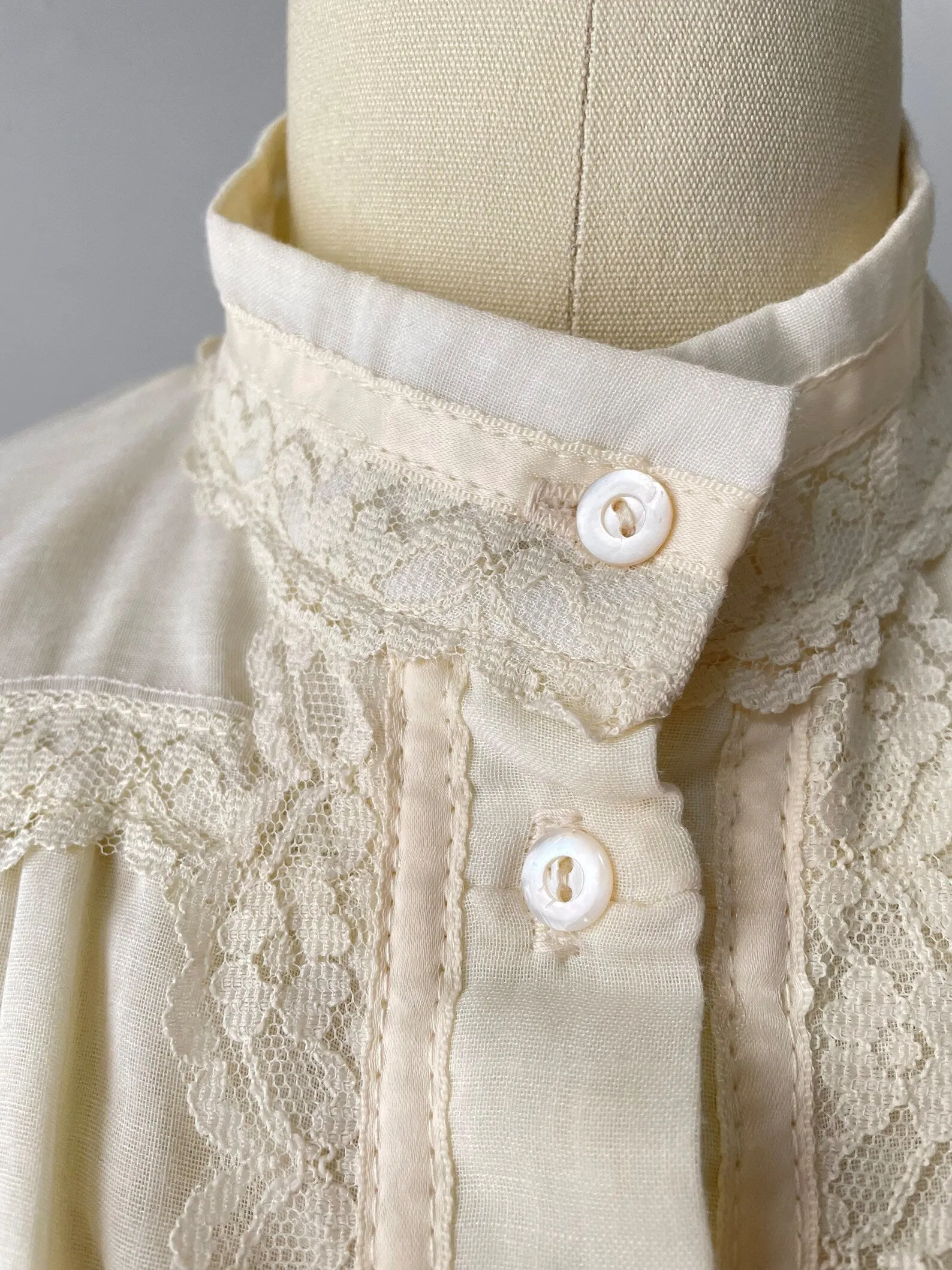 1970s Gunne Sax Blouse Cotton Lace Peasant Top S