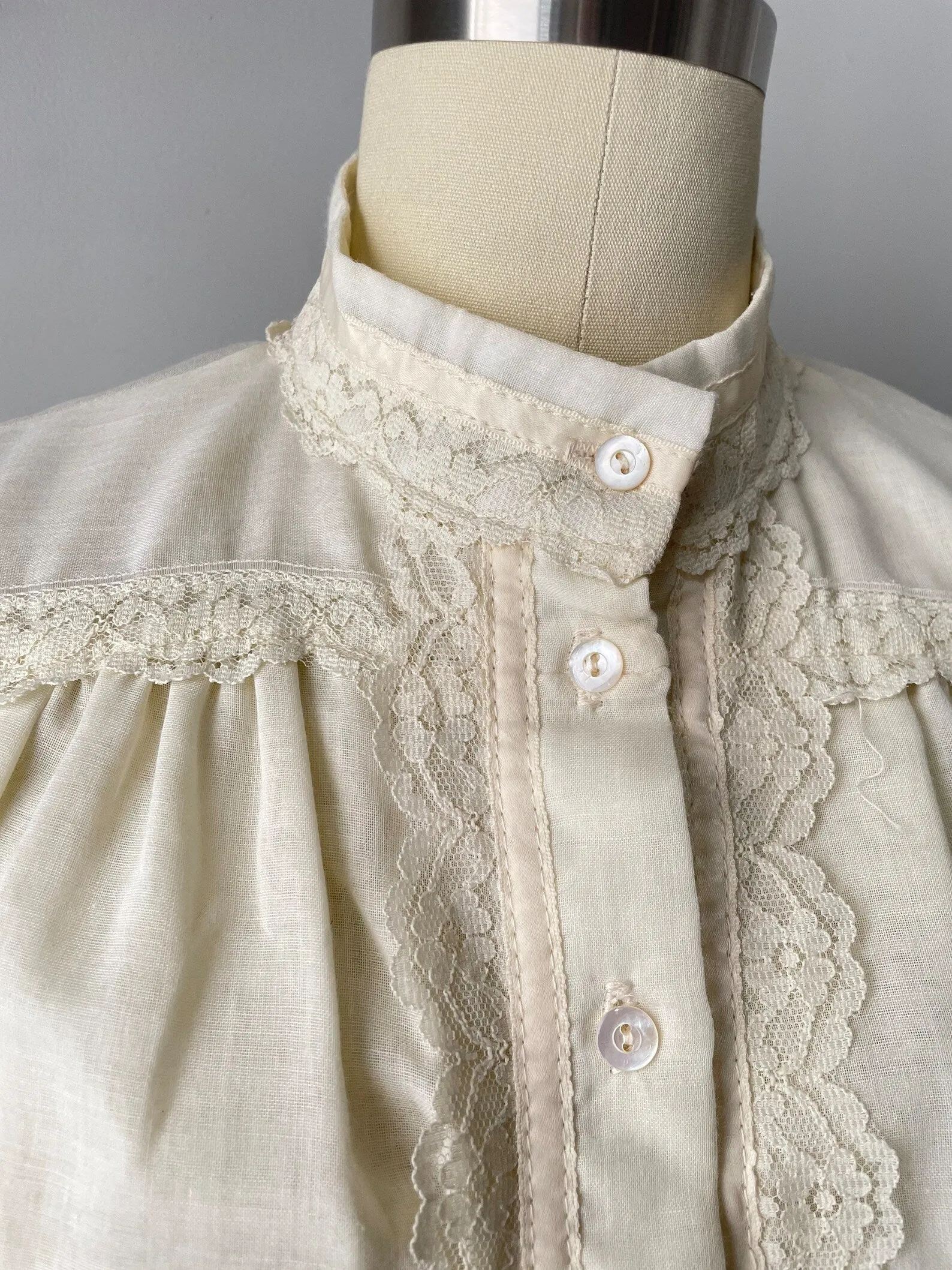 1970s Gunne Sax Blouse Cotton Lace Peasant Top S