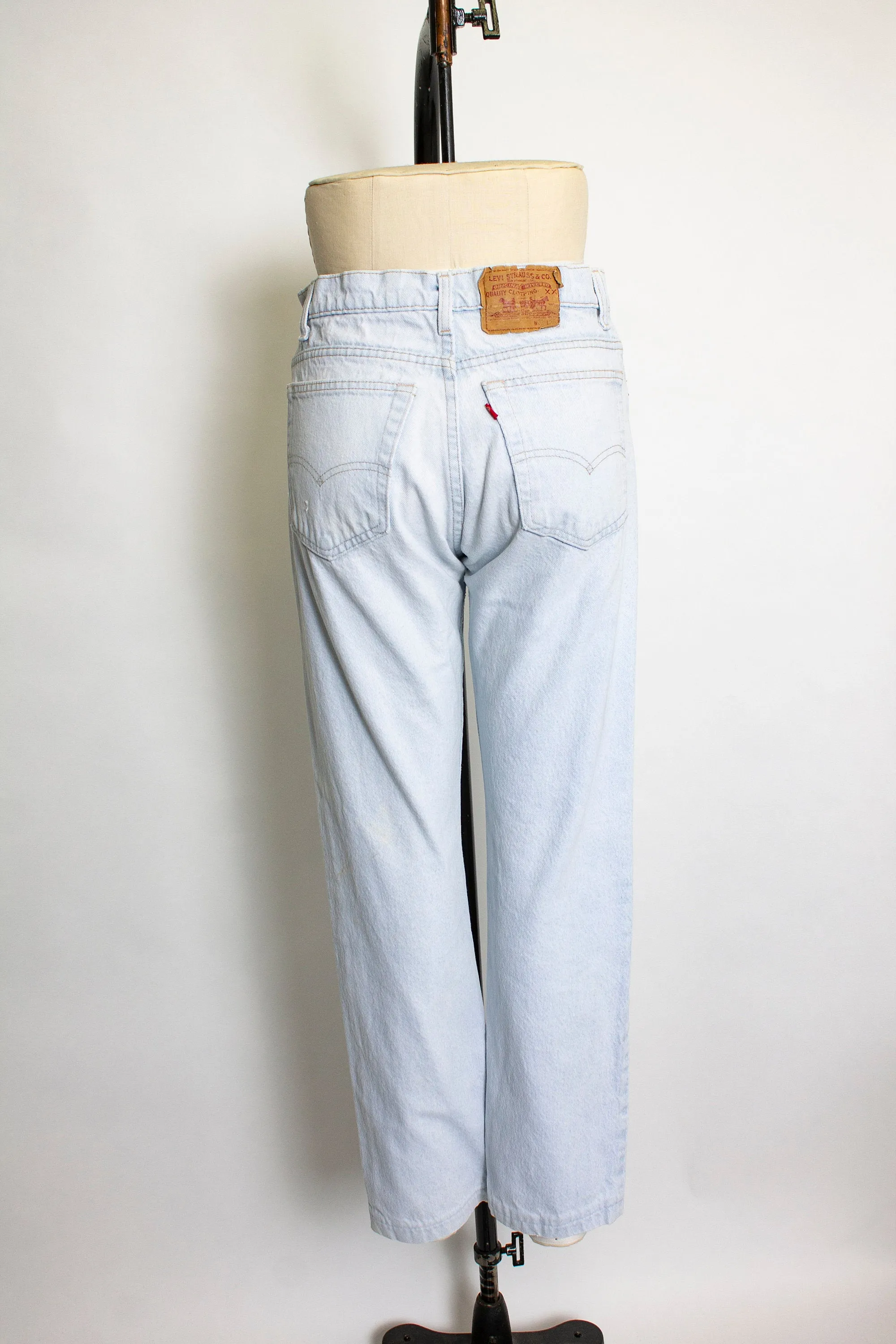 1990s Levi's JEANS Denim Slim Fit Tapered Leg High Waist 31" x 30"