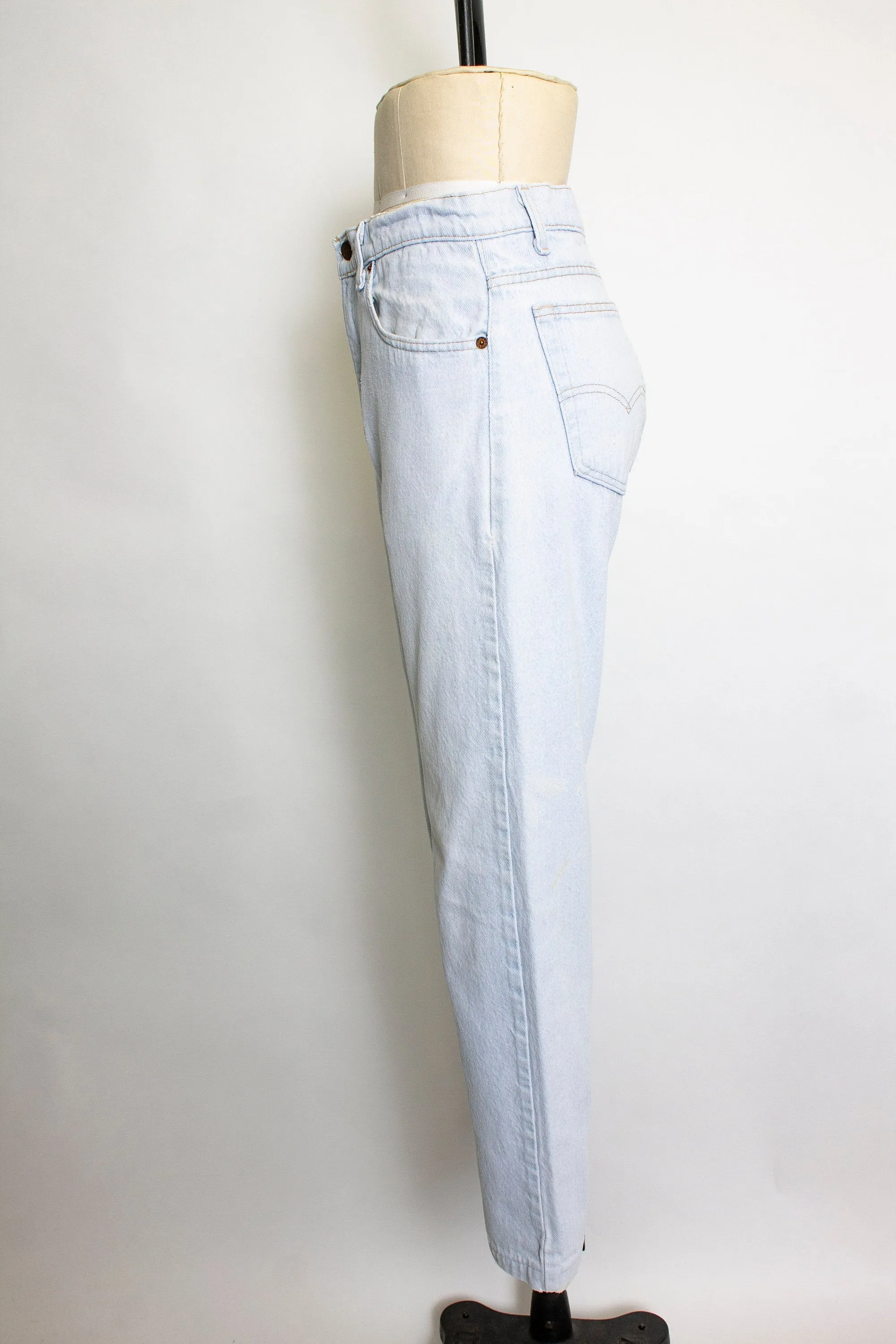 1990s Levi's JEANS Denim Slim Fit Tapered Leg High Waist 31" x 30"