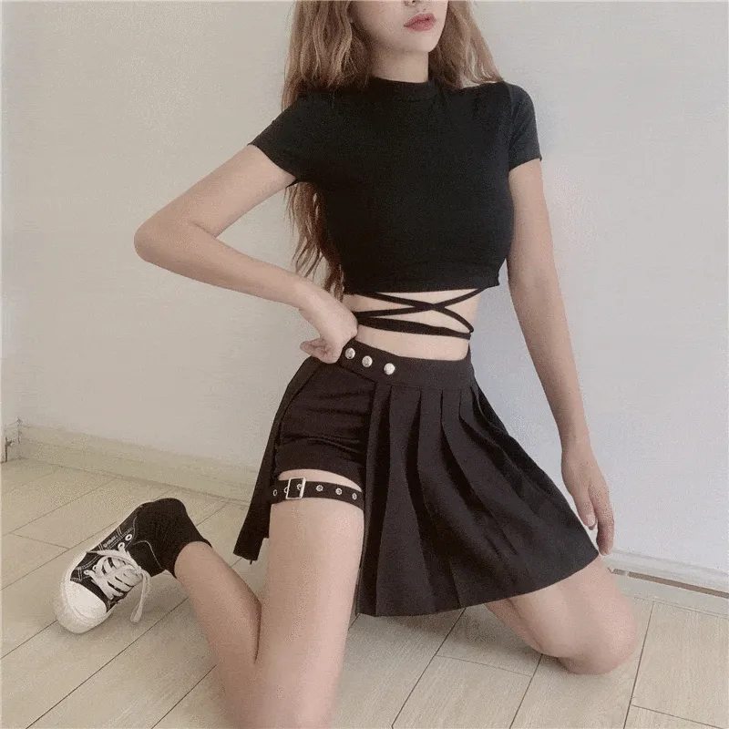 Goth Irregular Pleated Skirt With Leg Ring