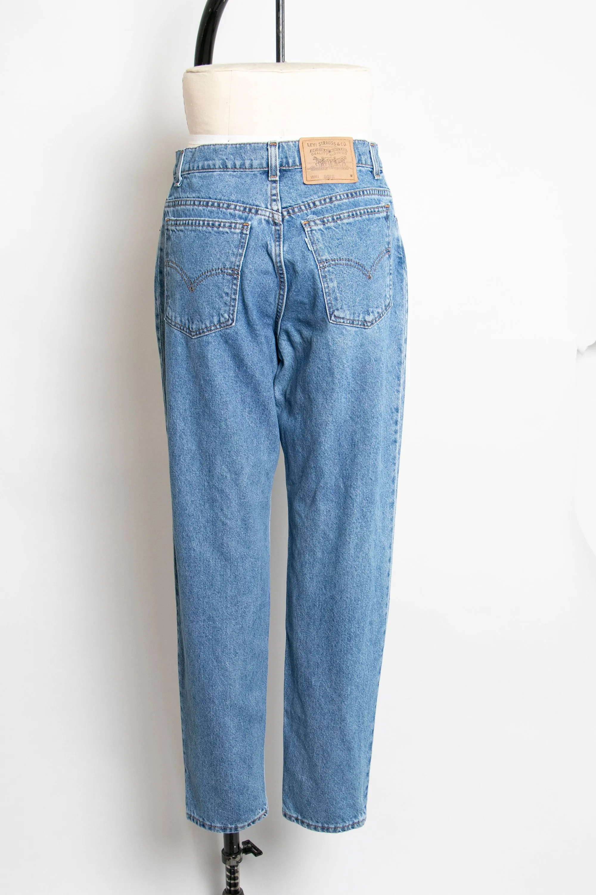 Levi's JEANS Denim Slim Fit Tapered Leg High Waist Mom Jeans 1990s 31" x 31"