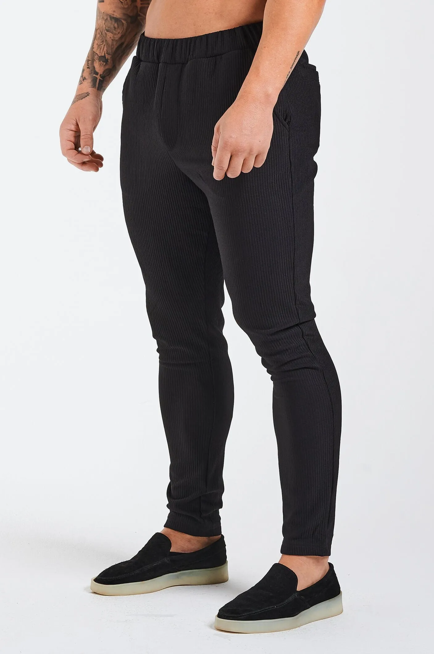 PLEATED SLIM FIT TROUSER - BLACK