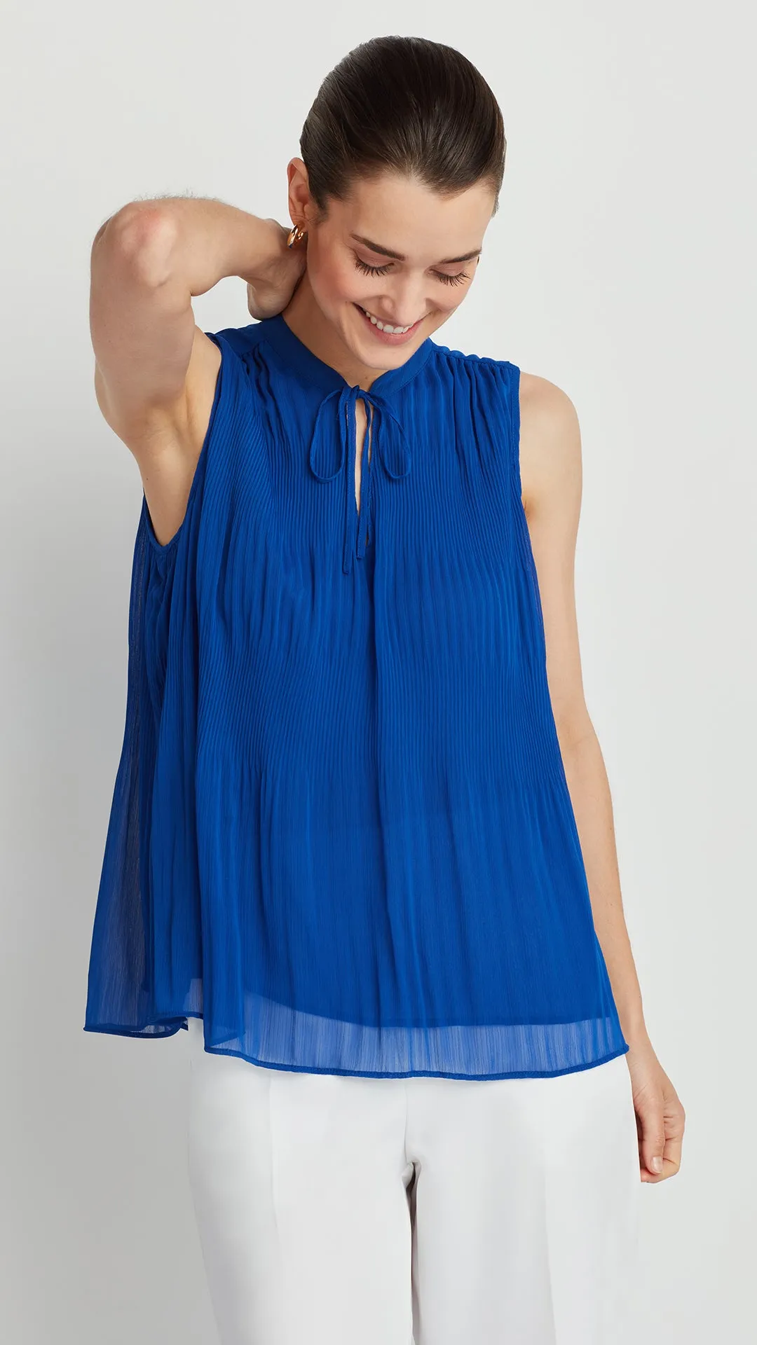 SLEEVELESS PLEAT AND RELEASE TOP