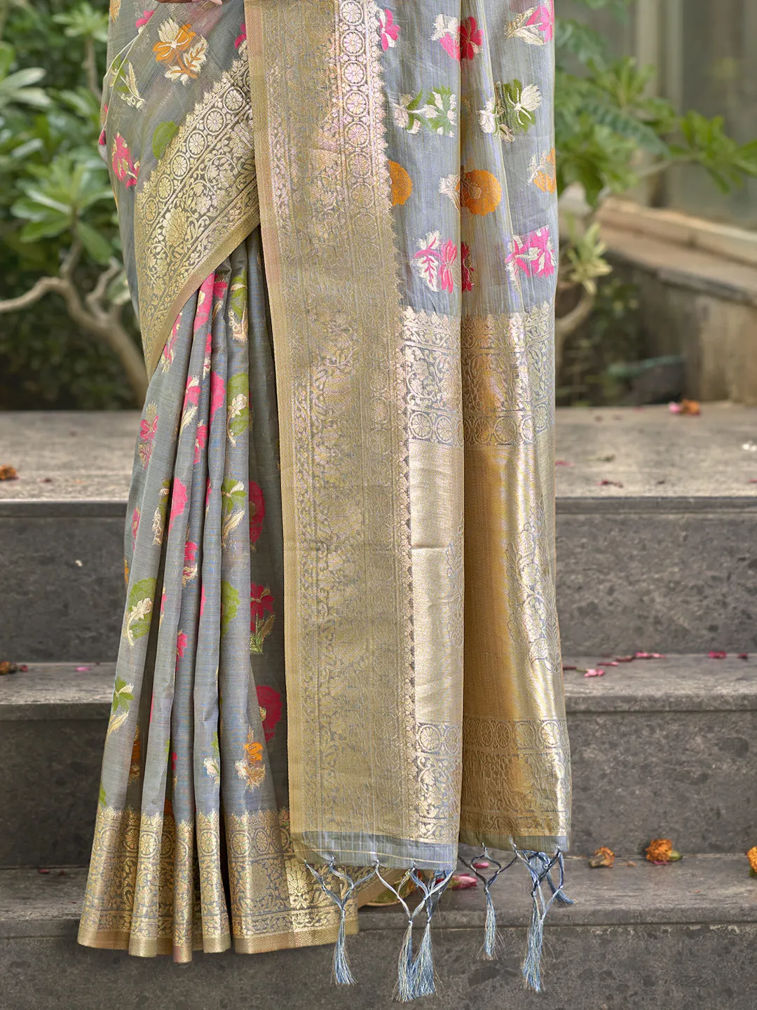 Women Grey Organza Saree With Un Stitched Blouse